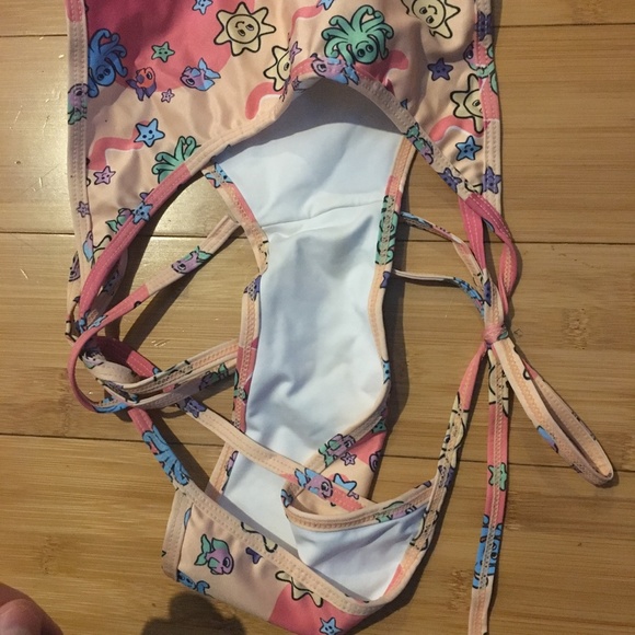 Heavy manners bikini set - Picture 4 of 4